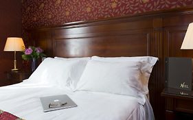 Elysees Niel Hotel
